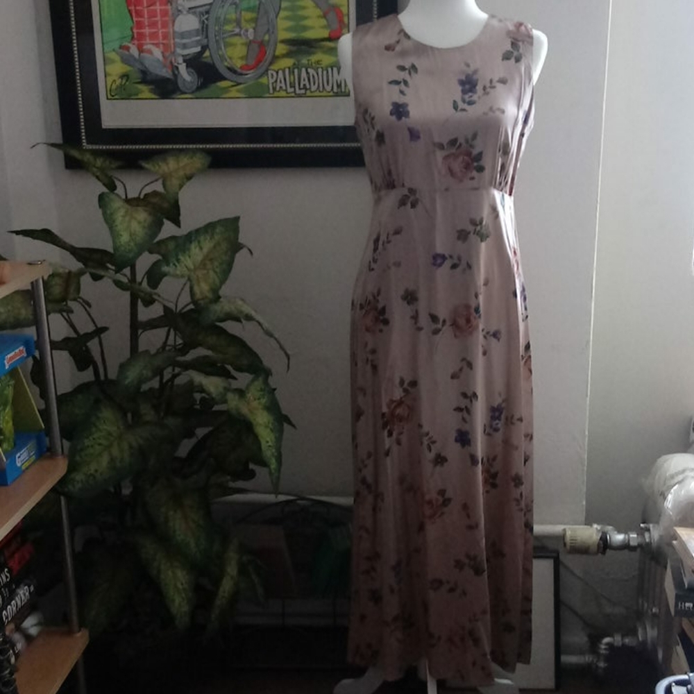 ❤5/$25 LA GIRL MAXI DRESS SATIN FLORAL SIZE M - Picture 2 of 9